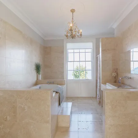 Twin Bays House *