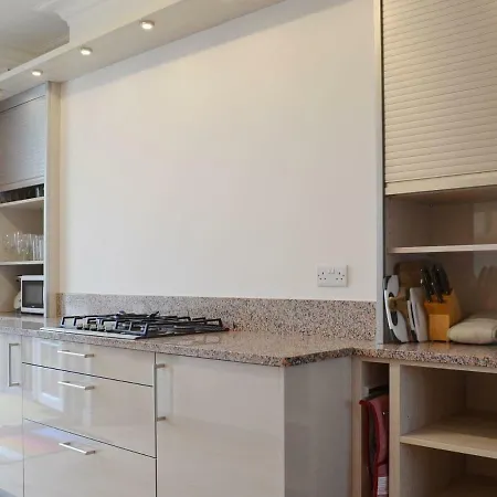 Twin Bays House בית נופש