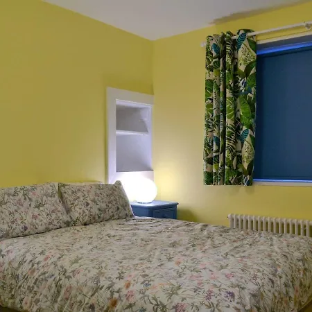 Twin Bays House 펜션 스카버러