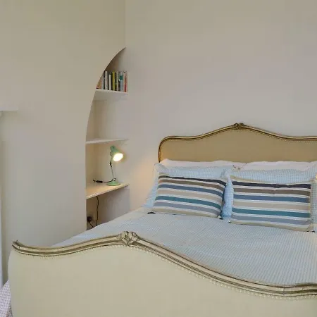 Twin Bays House *
